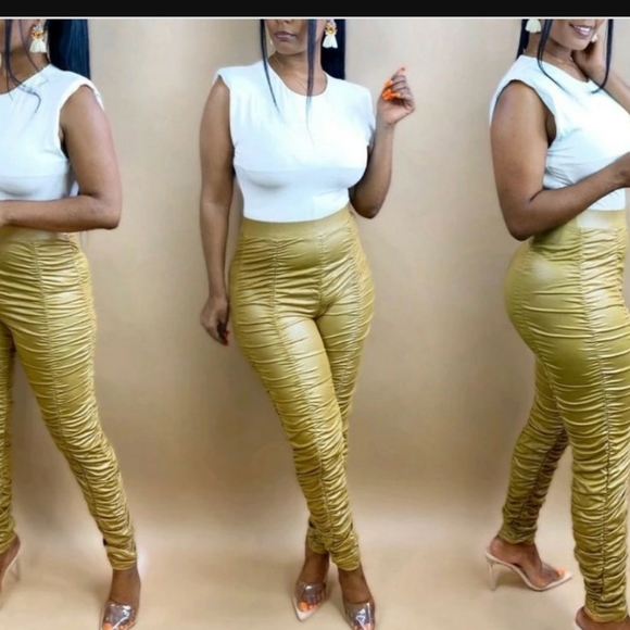 Clothes, purses, beanies, sheet sets - Picture 9 of 16